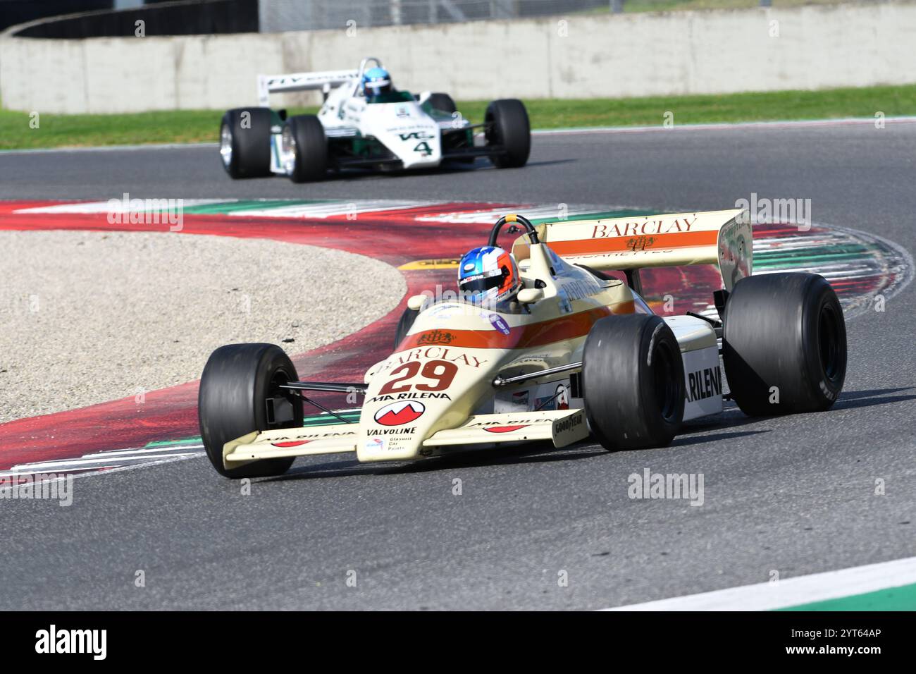 Scarperia, Italie - 12 octobre 2024 : flèches A6 de l'année 1983 ex Marc Surer pilotées par inconnu en action pendant la séance d'essais au circuit Mugello. Banque D'Images