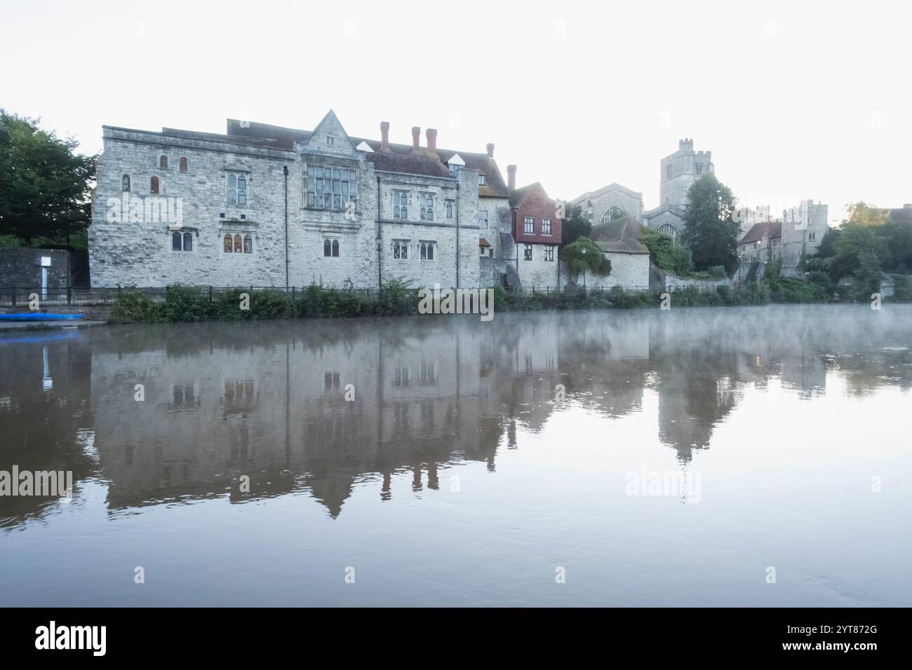 Angleterre, Kent, Maidstone, le palais des archevêques et River Medway Banque D'Images