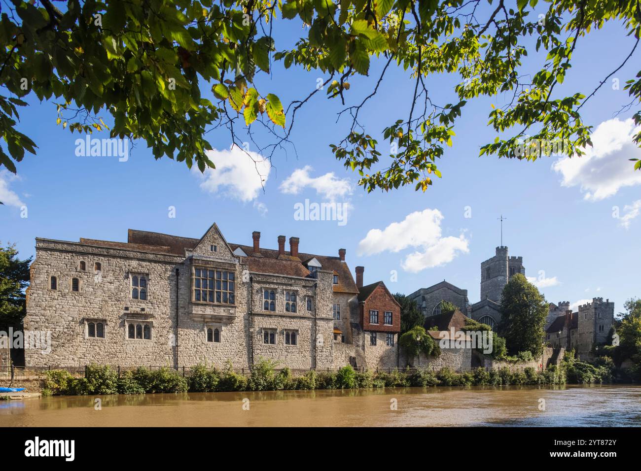Angleterre, Kent, Maidstone, le palais des archevêques et River Medway Banque D'Images