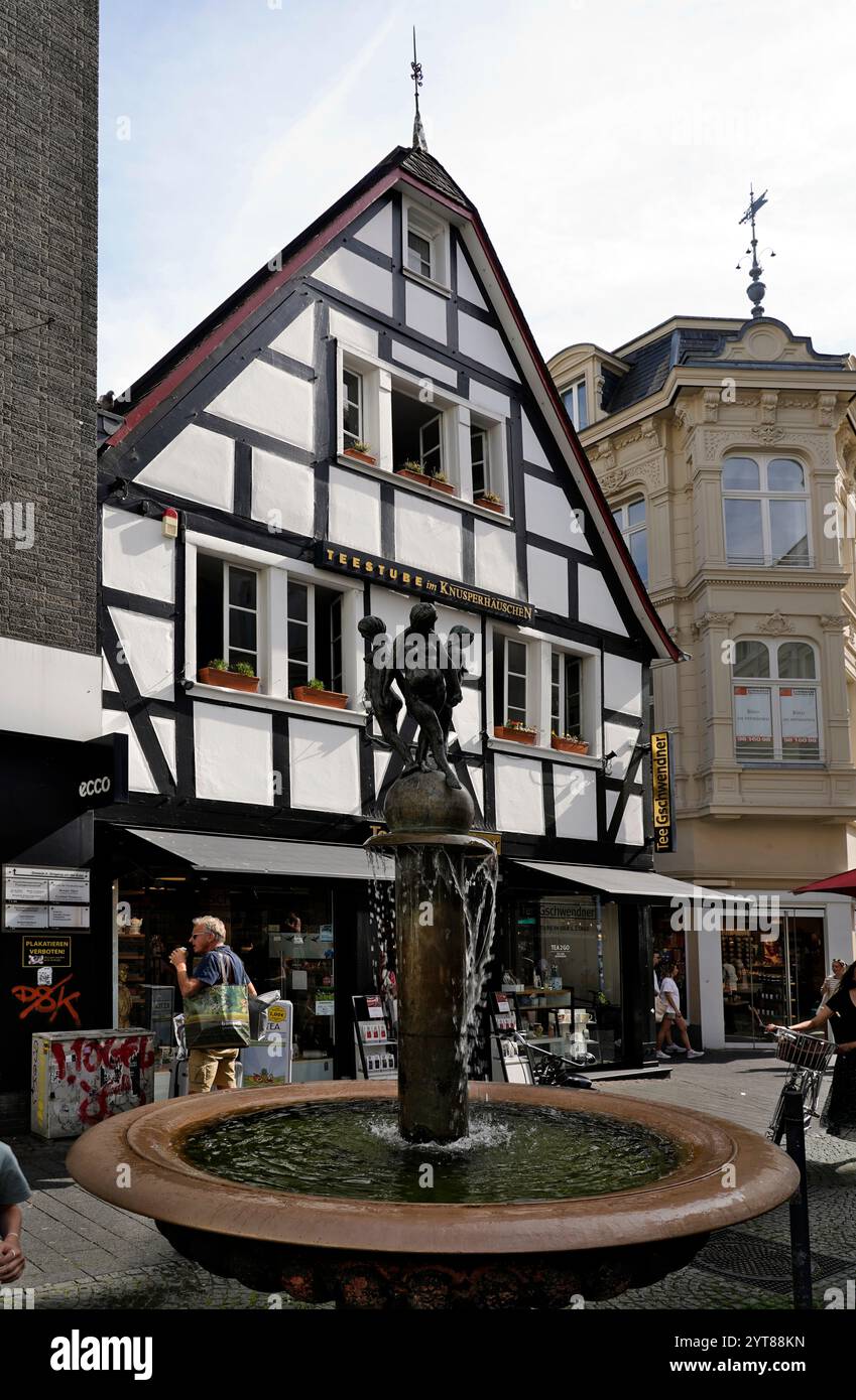 Allemagne, Rhénanie du Nord-Westphalie, Bonn, vieille ville, Fontaine des trois grâces Banque D'Images