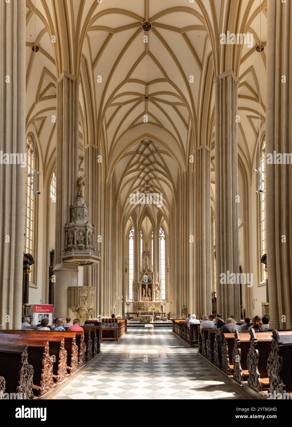 Une photo de l'intérieur de l'église Saint-Jacques, à Brno. Banque D'Images