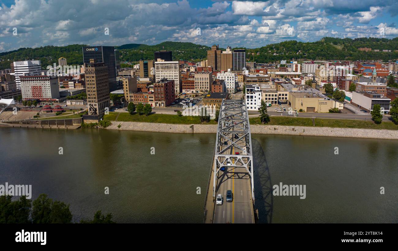8 MAI 2023 - CHARLESTON, VIRGINIE-OCCIDENTALE, États-Unis - vue aérienne de Charleston Skyline West Virginia Banque D'Images