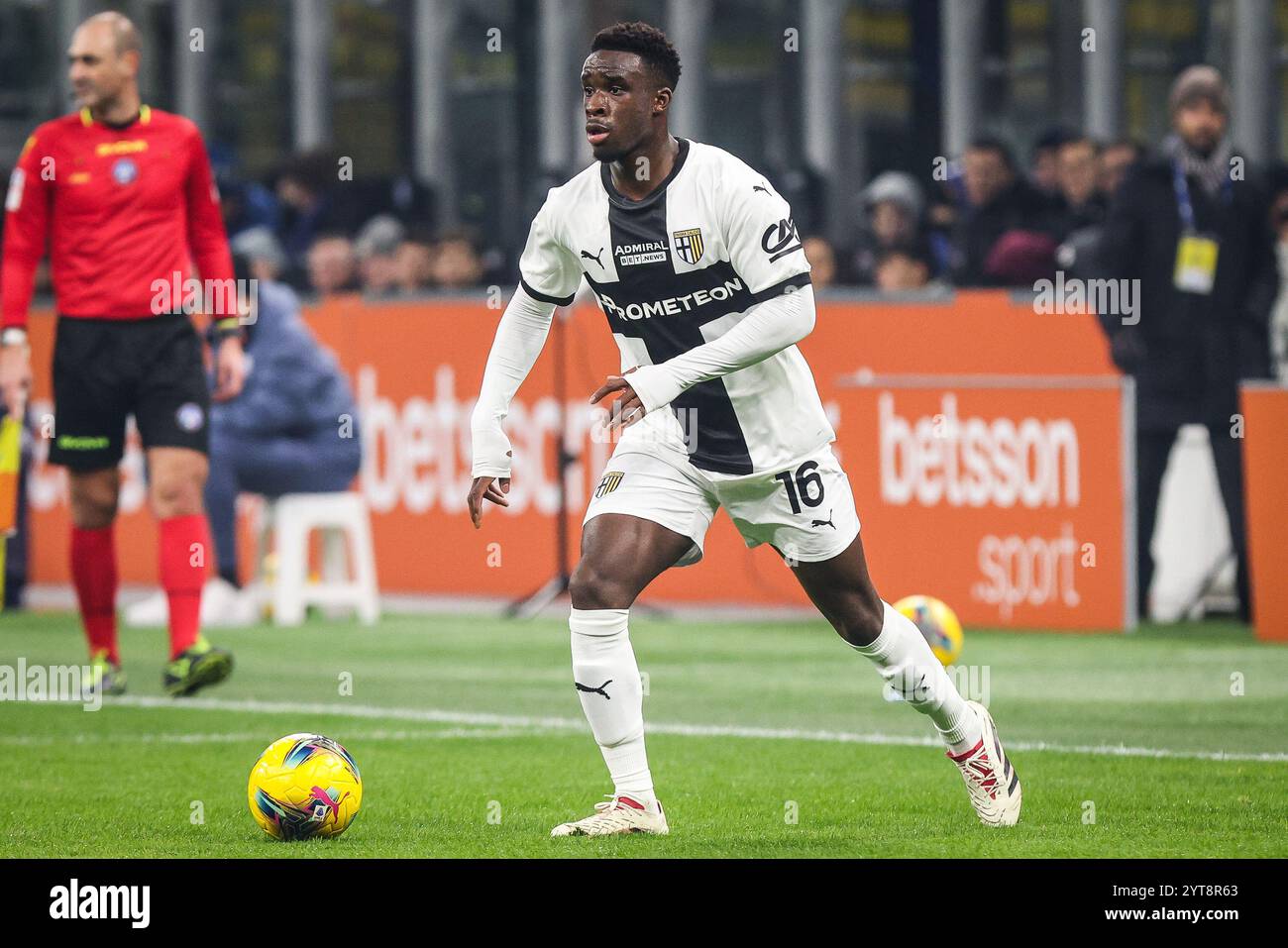 Mandela KEITA de Parme lors du championnat italien Serie A match de football entre le FC Internazionale et Parme Calcio le 6 décembre 2024 au stade Giuseppe Meazza de Milan, Italie Banque D'Images