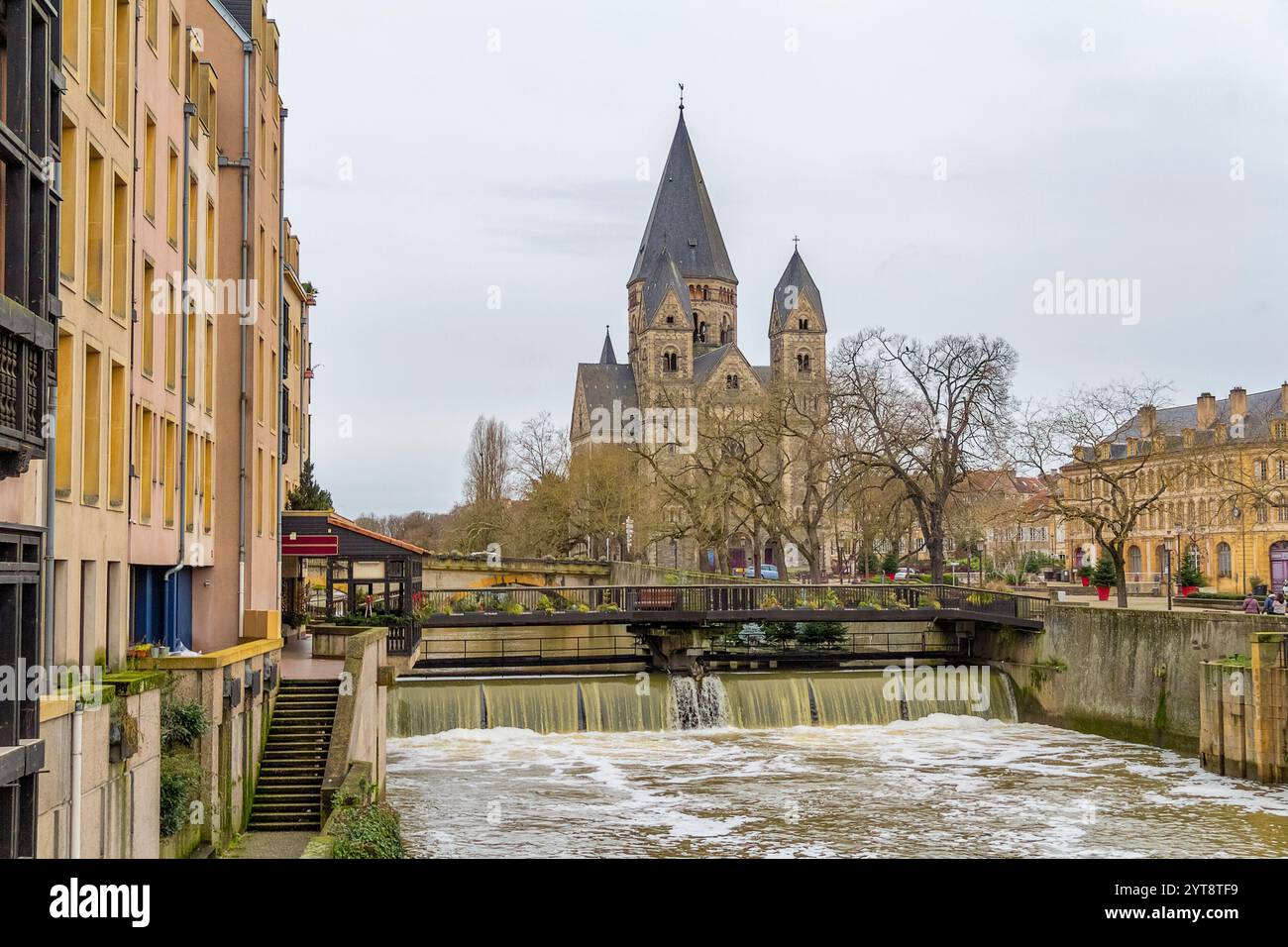 Paysage autour du Temple neuf, église protestante de Metz située en France Banque D'Images