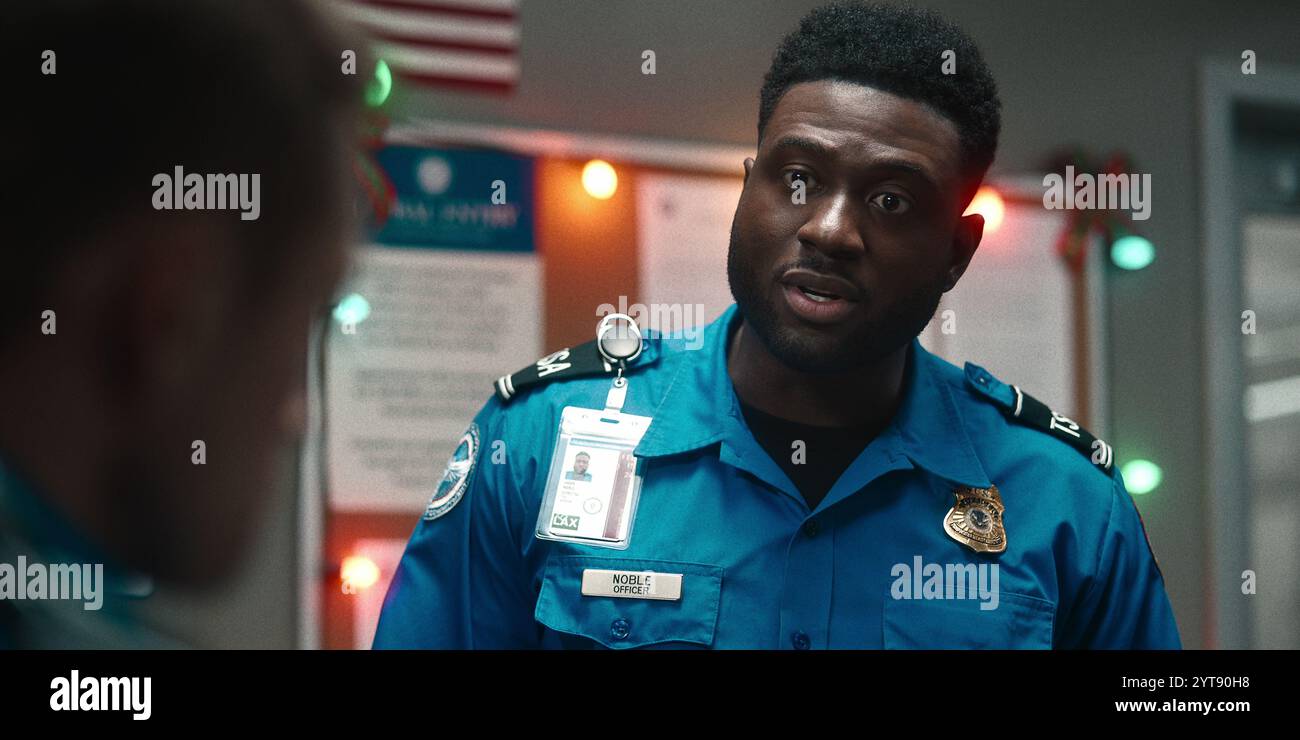 DATE DE SORTIE : 13 décembre 2024. TITRE : bagage à main. STUDIO : Netflix. RÉALISATEUR : Jaume collet-Serra. INTRIGUE : un mystérieux voyageur fait chanter un jeune agent de la TSA pour qu'il laisse passer un dangereux colis à travers la sécurité et sur un vol le jour de Noël. EN VEDETTE : Taron Egerton dans le rôle d'Ethan Kopek, SINQUA WALLS dans le rôle de Jason Noble. (Crédit image : © Netflix/Entertainment Pictures/ZUMAPRESS.com) USAGE ÉDITORIAL SEULEMENT ! Non destiné à UN USAGE commercial ! Banque D'Images