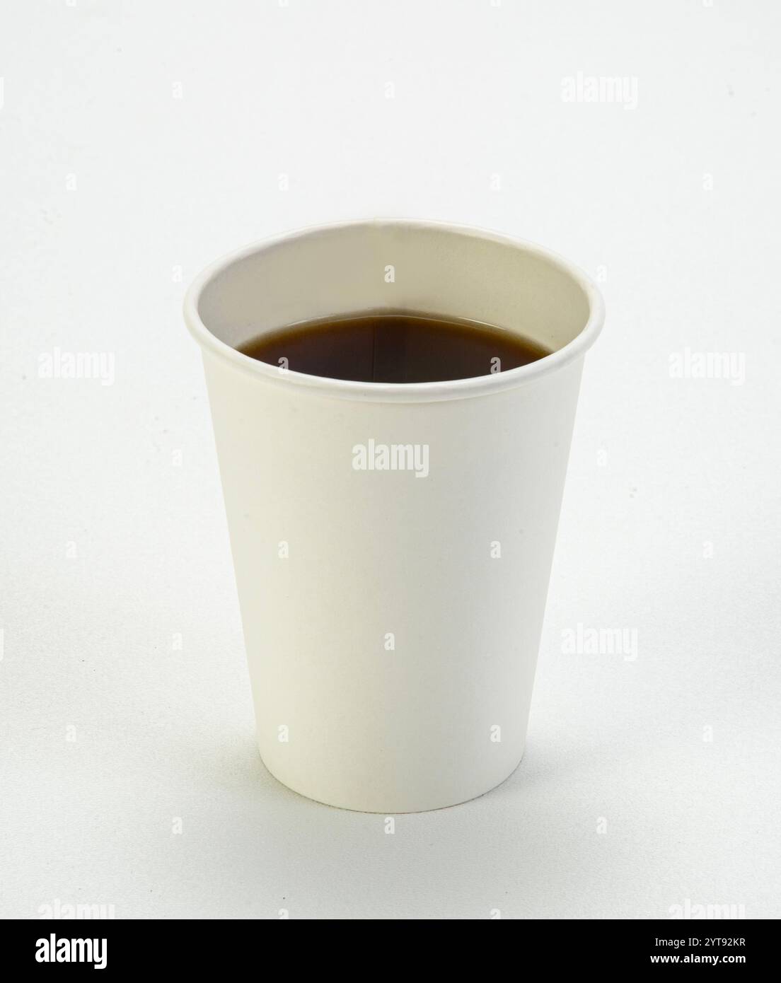 Gobelet en papier rempli Banque D'Images