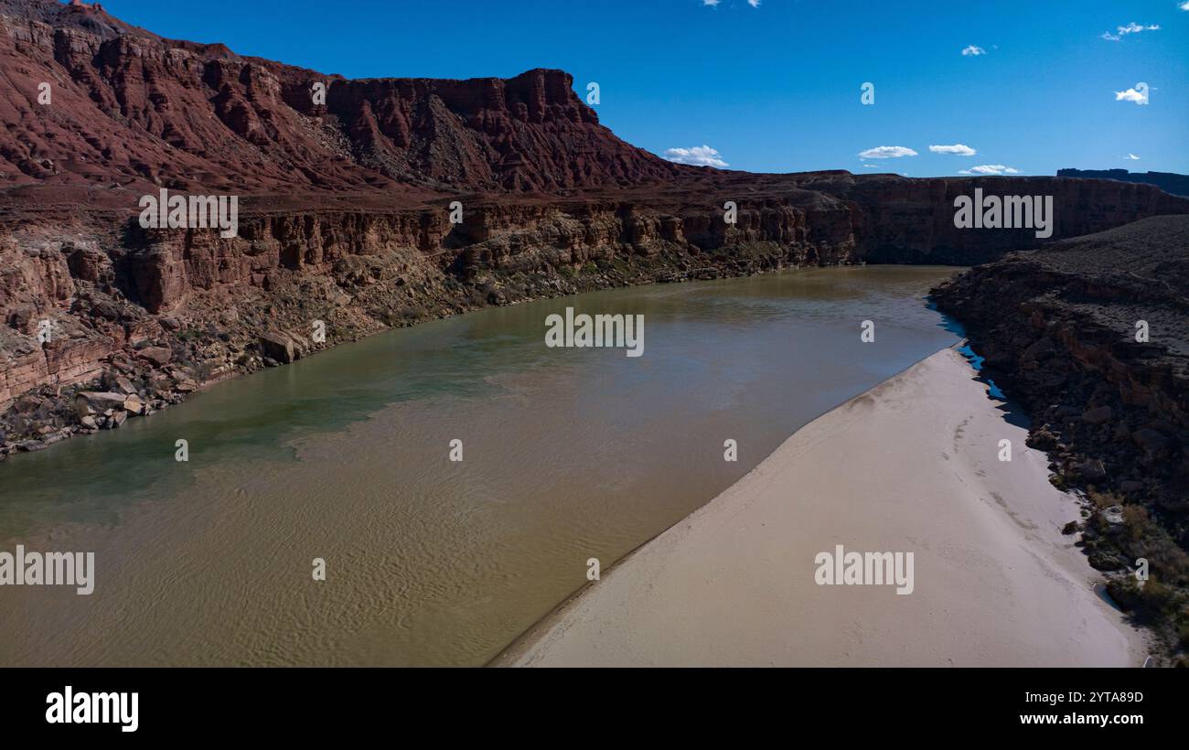 31 MARS 2023, MONUMENT NATIONAL DE VERMILLION, ARIZONA, États-Unis - fleuve Colorado vu de Lees Landing dans Vermillion Cliffs National Monuement, page AZ Banque D'Images