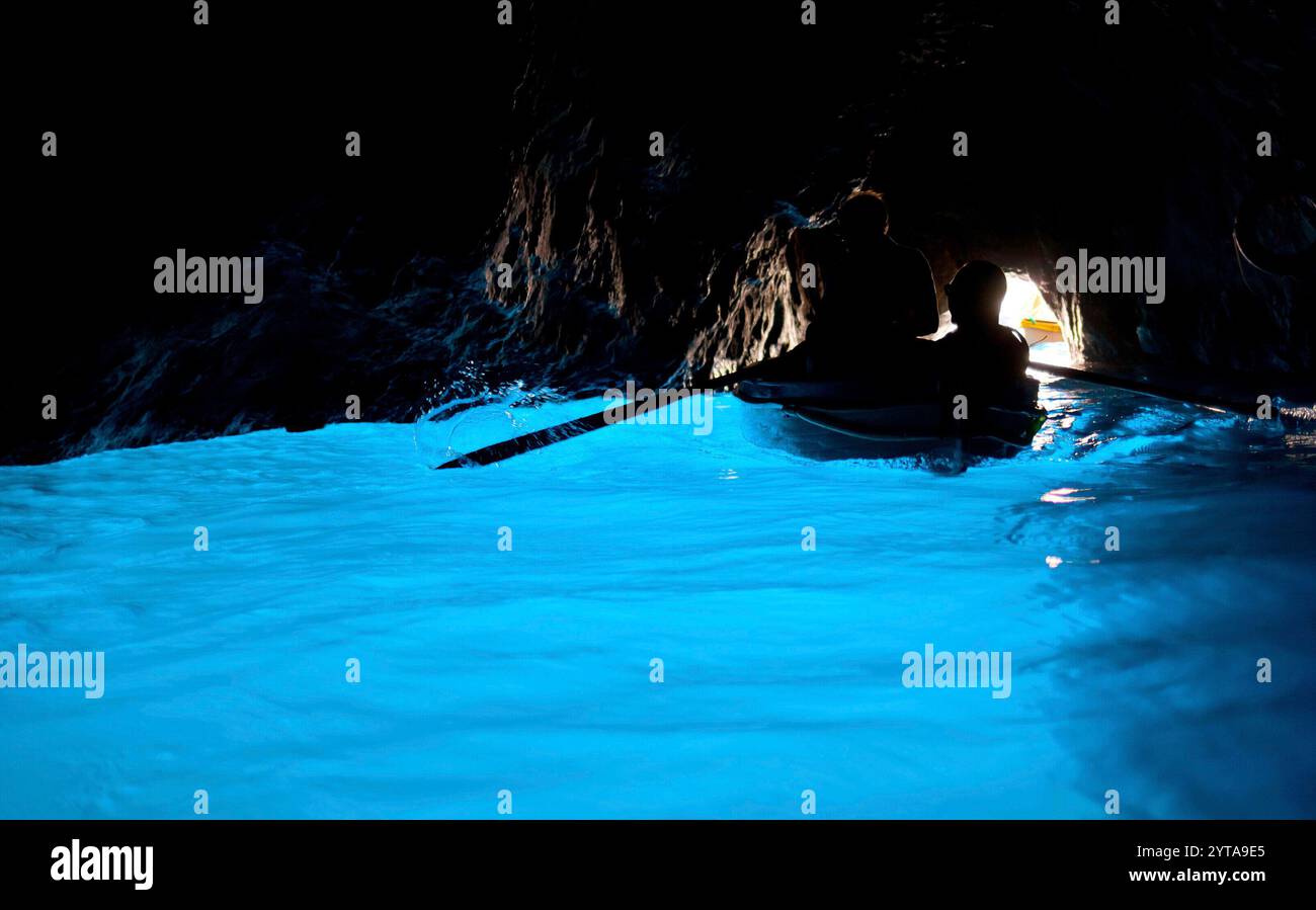La grotte bleue, en italien "Grotta Azzurra", est une grotte marine sur la côte de l'île de Capri, Italie Banque D'Images