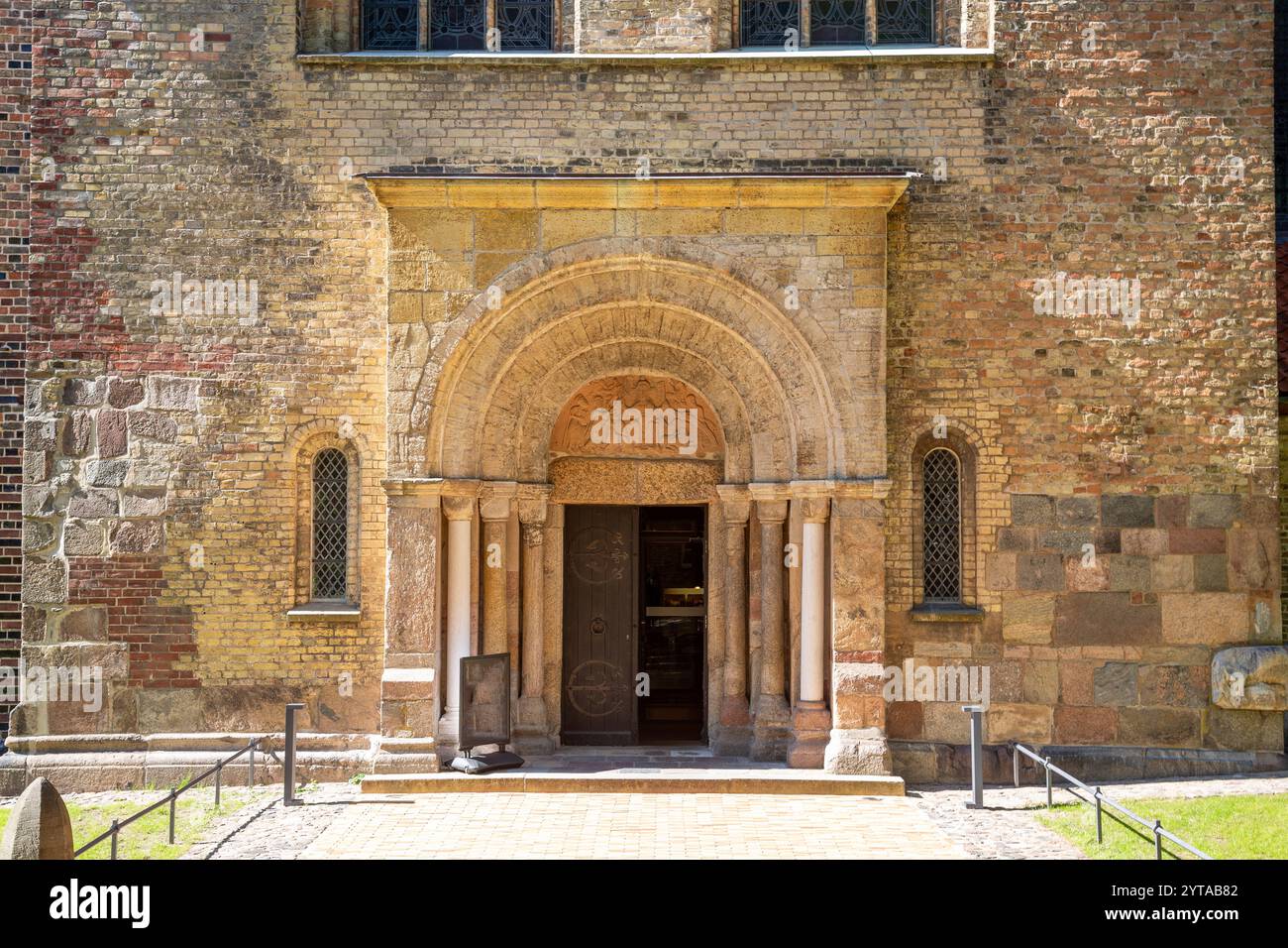 Entrée à la cathédrale du Schleswig à Schleswig Banque D'Images