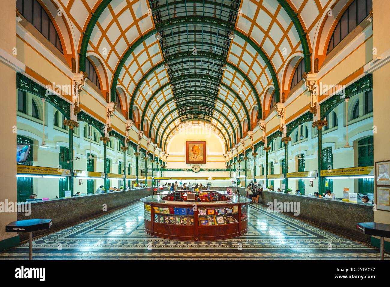 30 décembre 2016 : intérieur du bureau de poste central de Saigon. Il a été construit quand le Vietnam faisait partie de l'Indochine française à la fin du XIXe siècle et l Banque D'Images