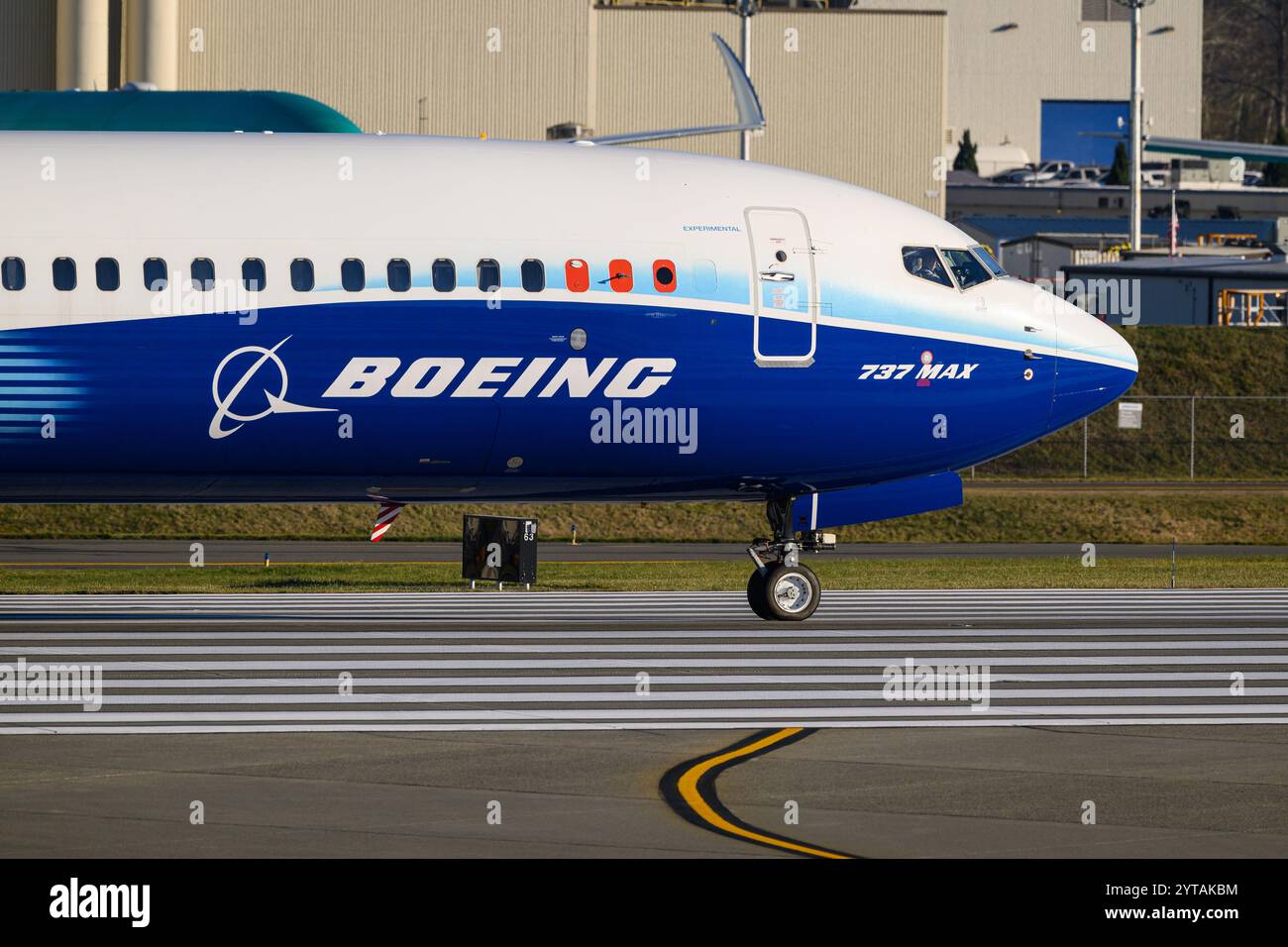 Everett, WA, États-Unis - 4 décembre 2024 ; Boeing 737 MAX 10 avion expérimental sur piste aux couleurs de la compagnie Banque D'Images