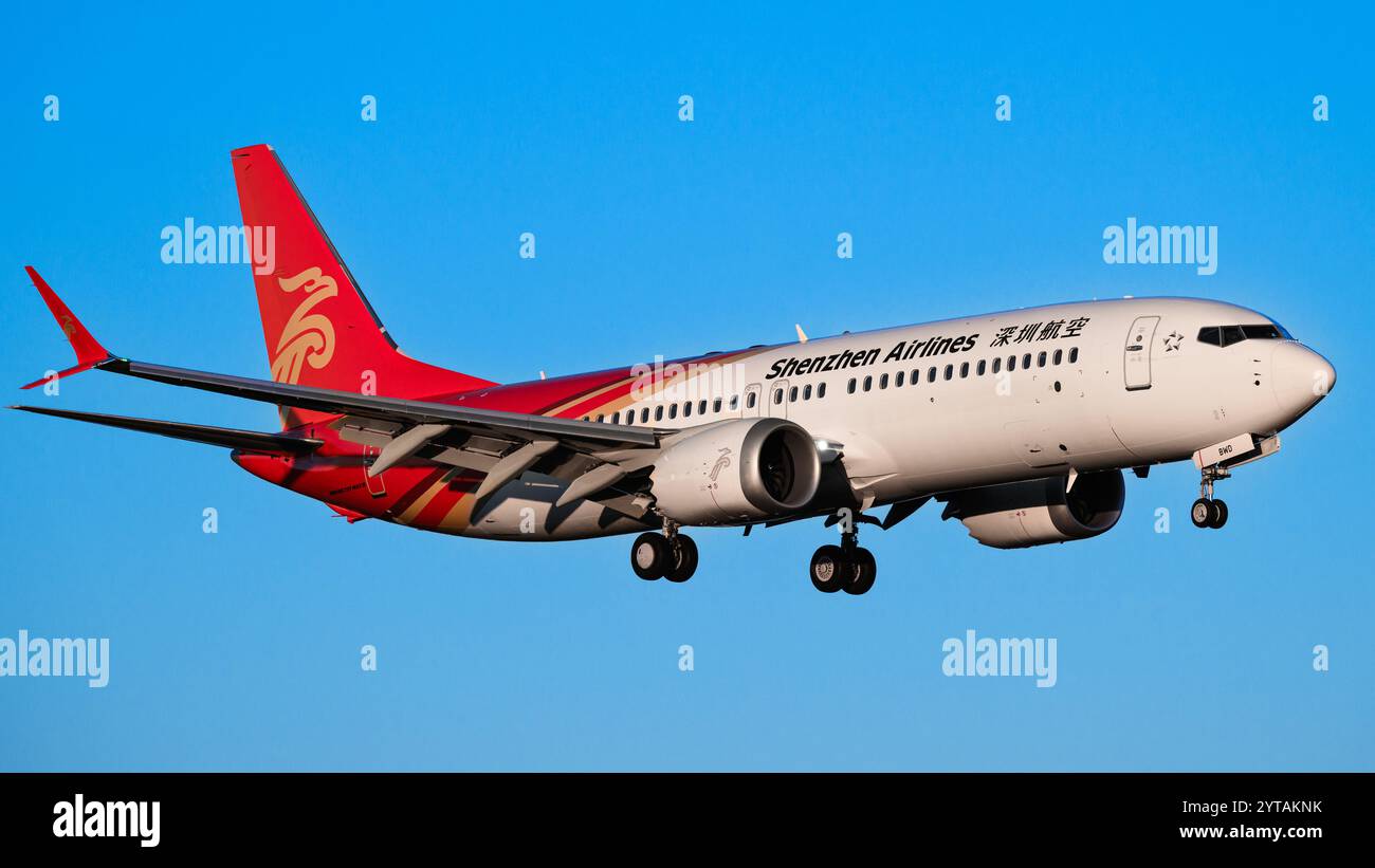 Everett, WA, États-Unis - 4 décembre 2024 ; Boeing 737 MAX 8 avions de passagers immatriculés VT-BWD à Shenzhen Airlines Banque D'Images