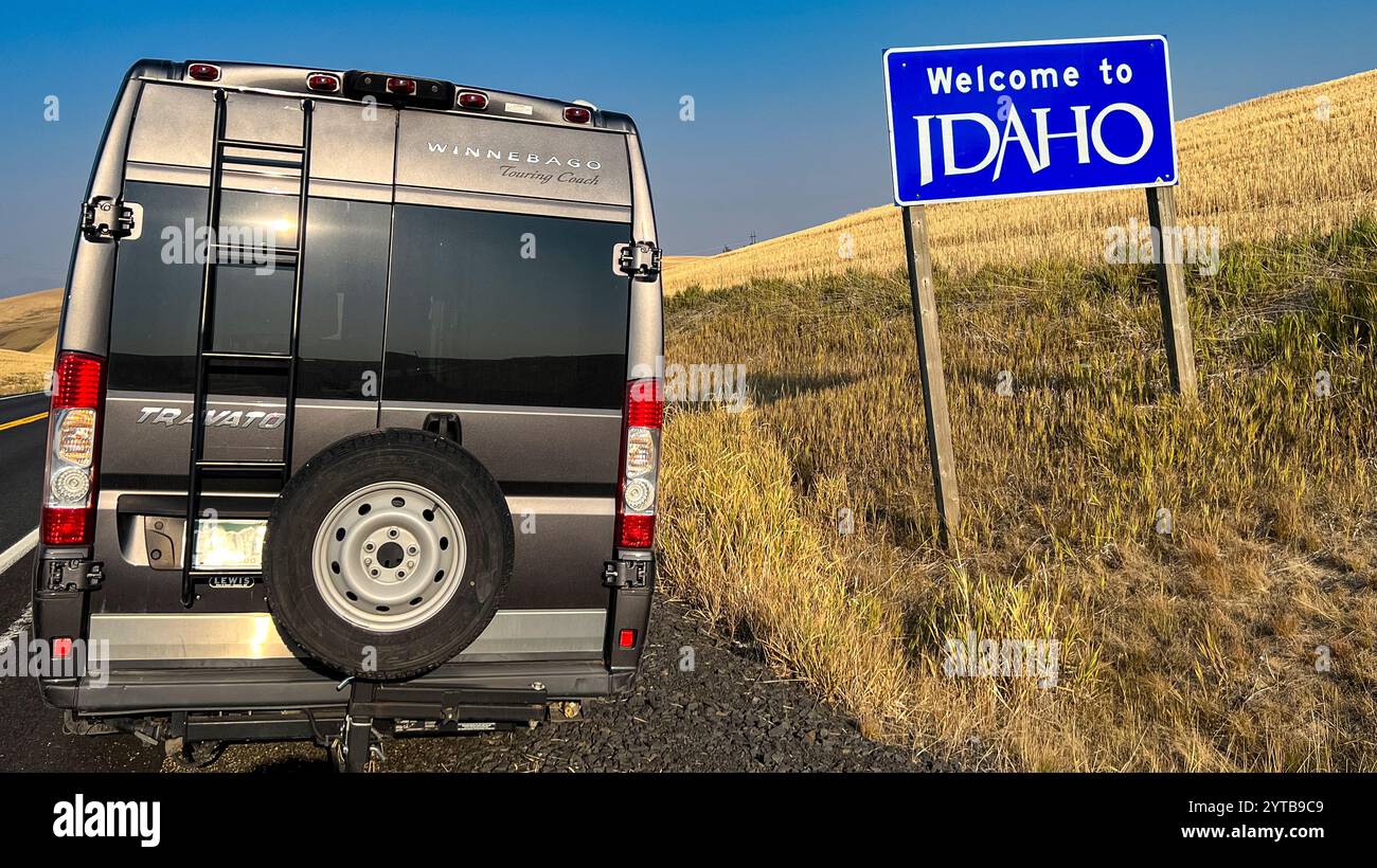 Bienvenue en Idaho - photographe Joe Sohm avec VR traversant la ligne d'état Banque D'Images