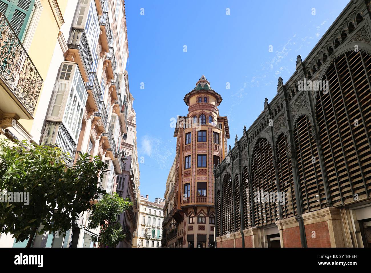 Bâtiment d'angle Sagasta 5 Guerrero Strachan dans la vieille ville de Malaga, Andalousie, Espagne Banque D'Images