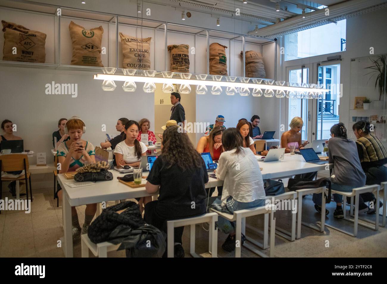 Restaurant certifié Café bio, 44 passage des panoramas. 75002 Paris. Banque D'Images Restaurant certifié Café bio, 44 passage des panoramas. 75002 Paris. Banque D'Images