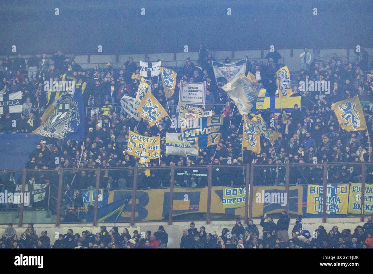 Parme supporters pendant Serie A match Inter vs Parma serie A - Milan, Italie - 6 décembre 2024 crédit : Kines Milano/Alamy Live News Banque D'Images