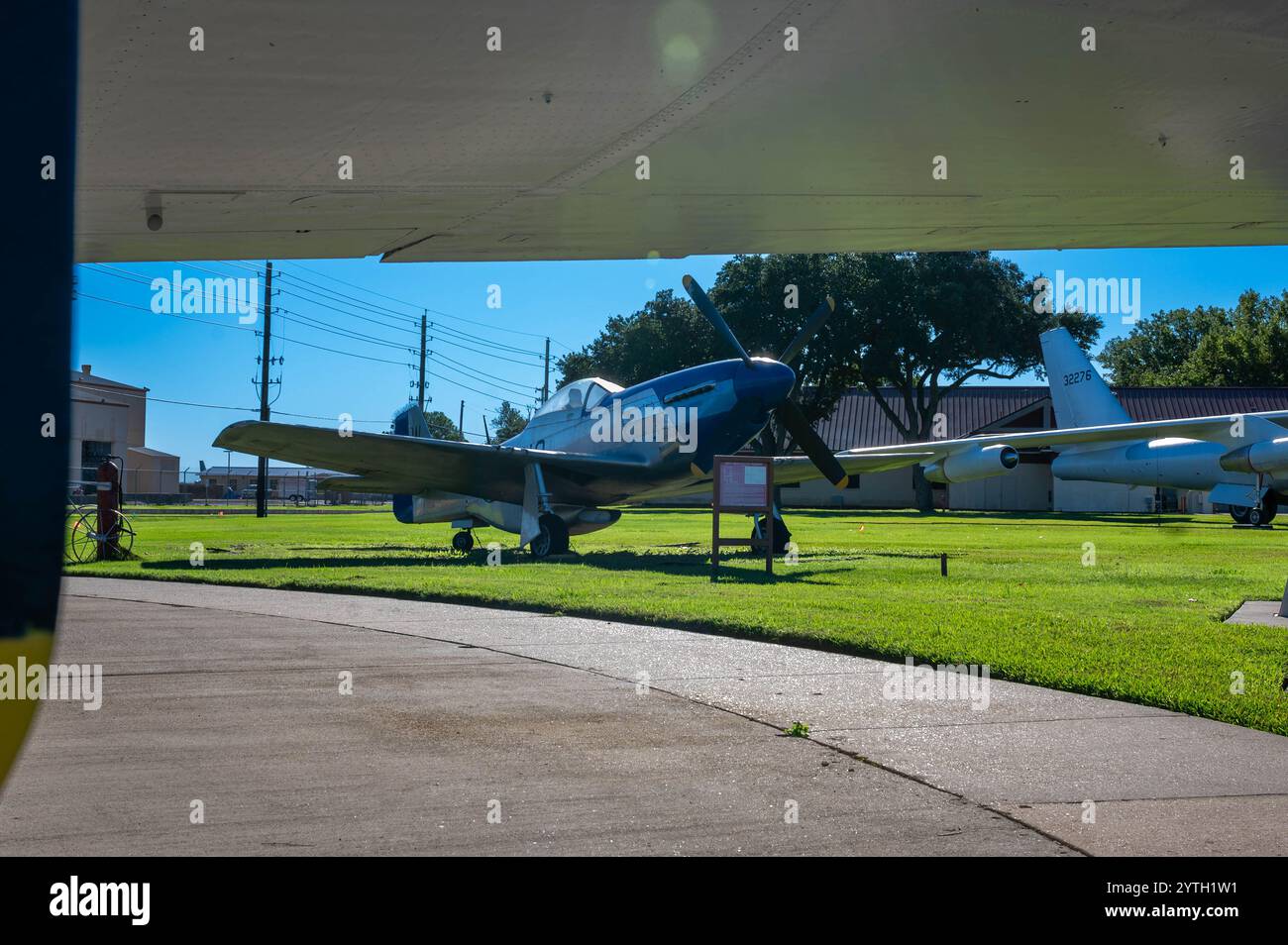 Une Mustang P-51D désaffectée est exposée au parc aérien du Barksdale Global Power Museum à la base aérienne de Barksdale, La., 20 novembre 2024. L'airc Banque D'Images