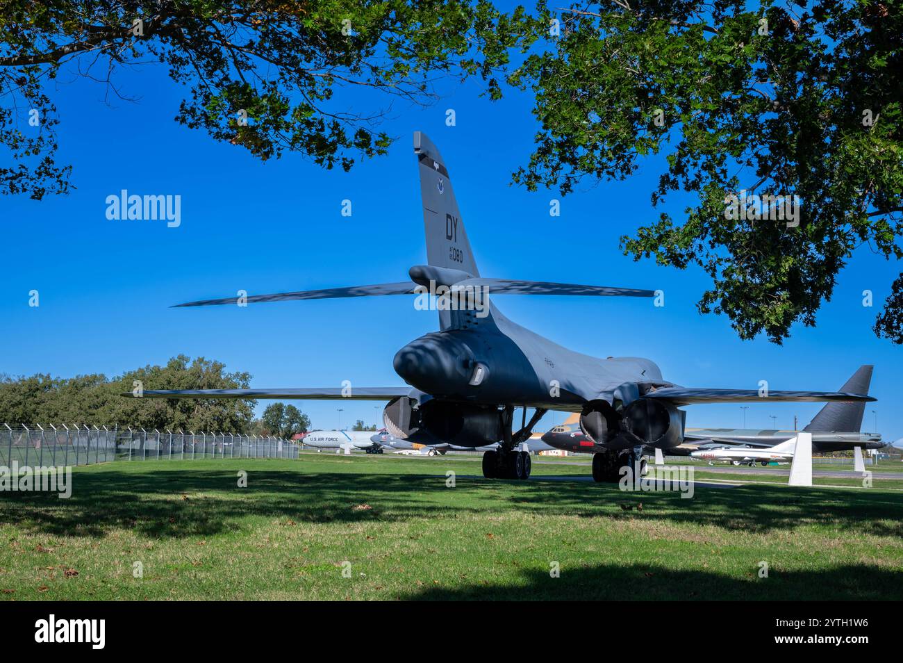 Un B-1B lancer mis hors service est exposé au parc aérien du Barksdale Global Power Museum à la base aérienne de Barksdale, La., 20 novembre 2024. LE B-1B L Banque D'Images