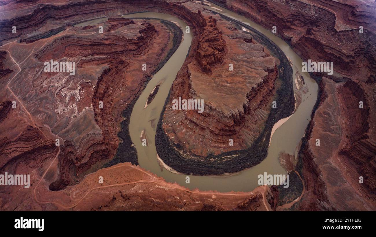 Mars 2024, Parc national de Canyonlands vue aérienne surplombant la rivière Green à Island in the Sky Banque D'Images