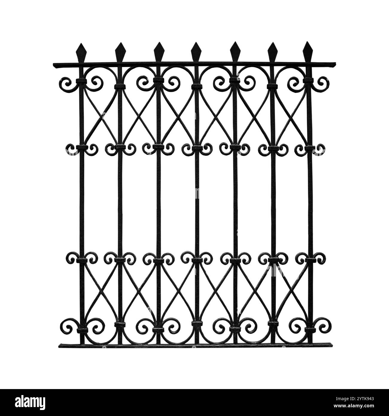 Treillis en fonte noire isolé sur un fond blanc. Banque D'Images