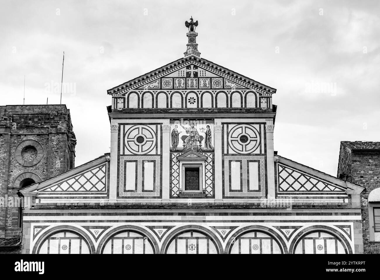 La basilique San Miniato al Monte est située à Florence et donne sur la ville. Une des plus belles structures romanes de Toscane et les églises les plus pittoresques Banque D'Images