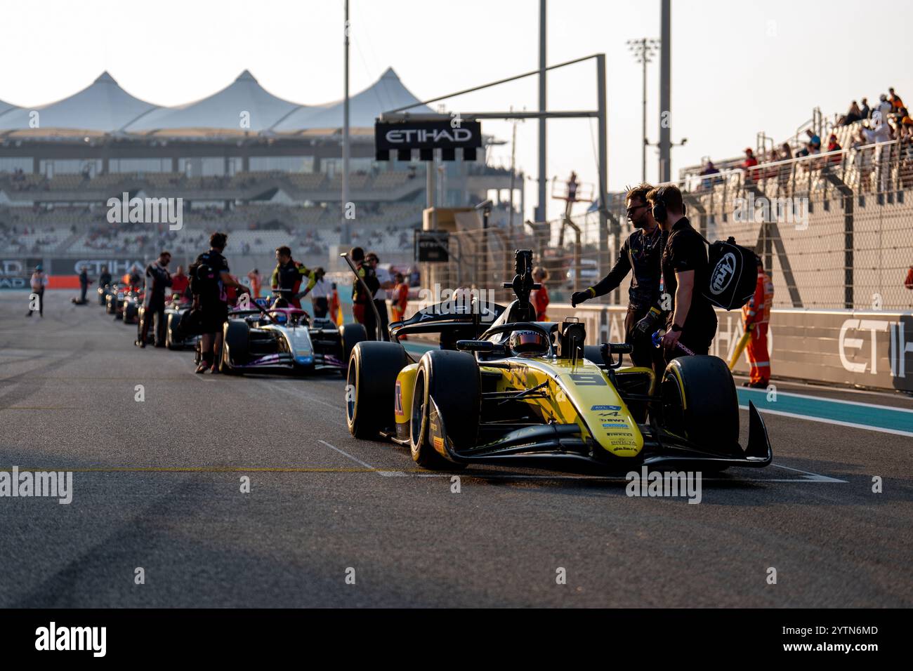 7 décembre 2024, Abu Dhabi, Singapour, Émirats Arabes Unis : grille F2 samedi au Grand Prix de formule 1 d'Abu Dhabi 2024 sur le circuit de Yas Marina. (Crédit image : © Antoine Lapeyre/ZUMA Press Wire) USAGE ÉDITORIAL SEULEMENT! Non destiné à UN USAGE commercial ! Banque D'Images