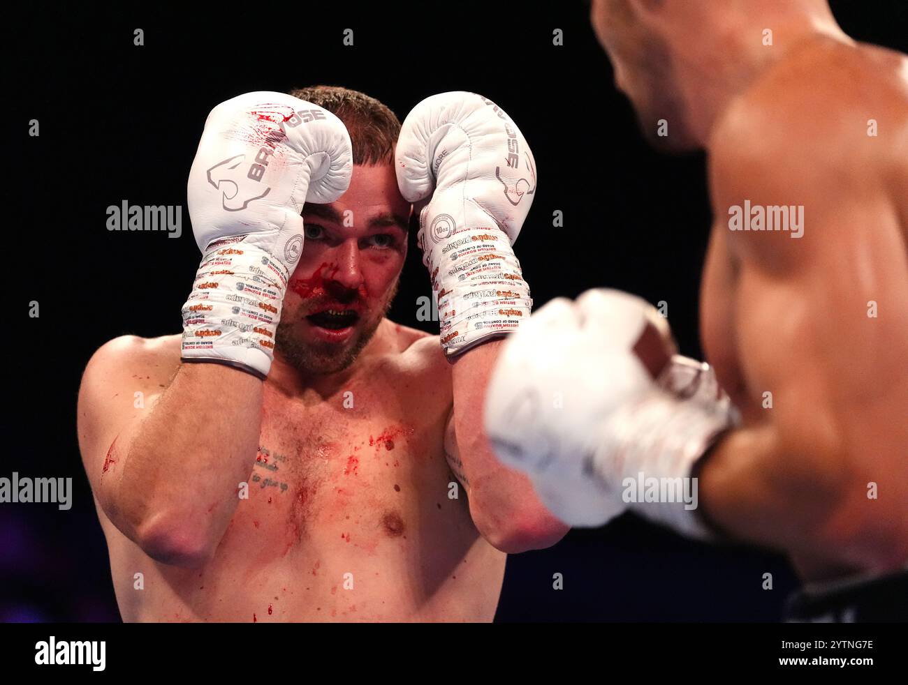 Dylan Courtney (à gauche) contre George Crotty à l'OVO Arena Wembley, Londres. Date de la photo : samedi 7 décembre 2024. Banque D'Images