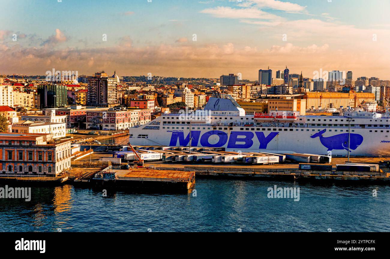 Moby Ferry à Naples Italie Banque D'Images