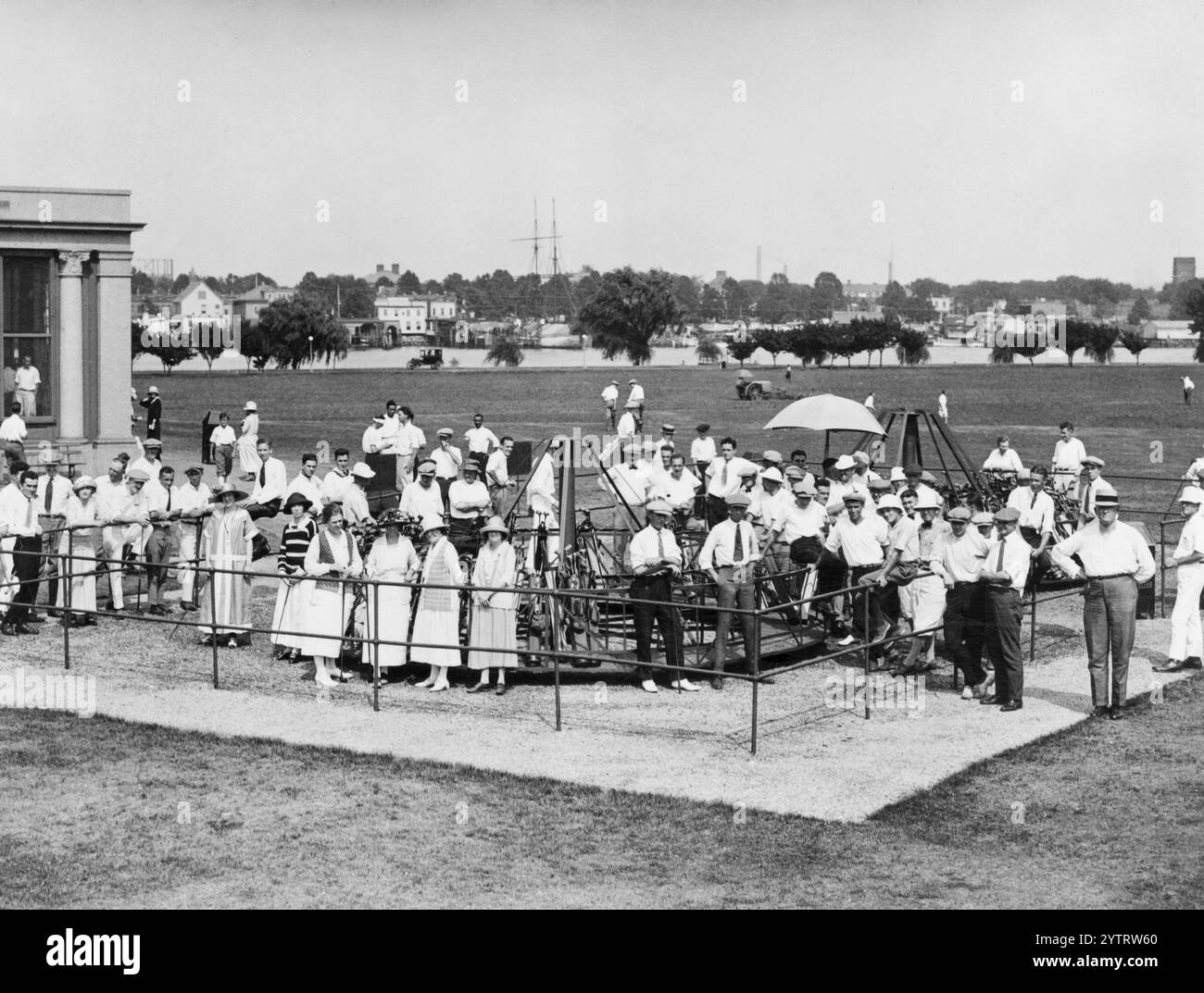 Spectateurs de golf, Washington, DC, entre 1909 et 1932. Banque D'Images