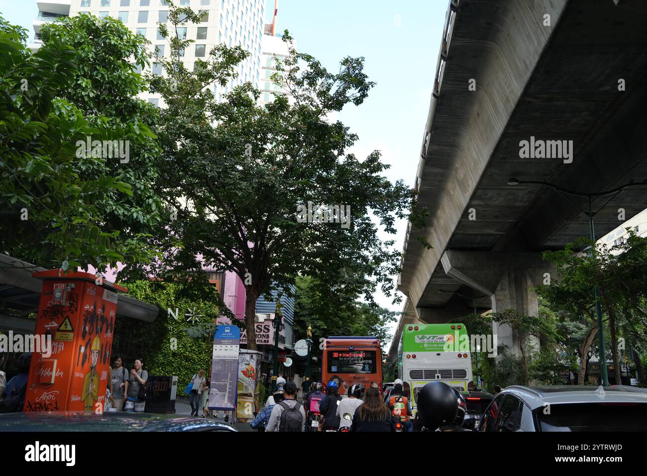 Bangkok, Thaïlande - 22 novembre ,2024 : embouteillage et vue panoramique de la circulation routière à Bangkok Banque D'Images