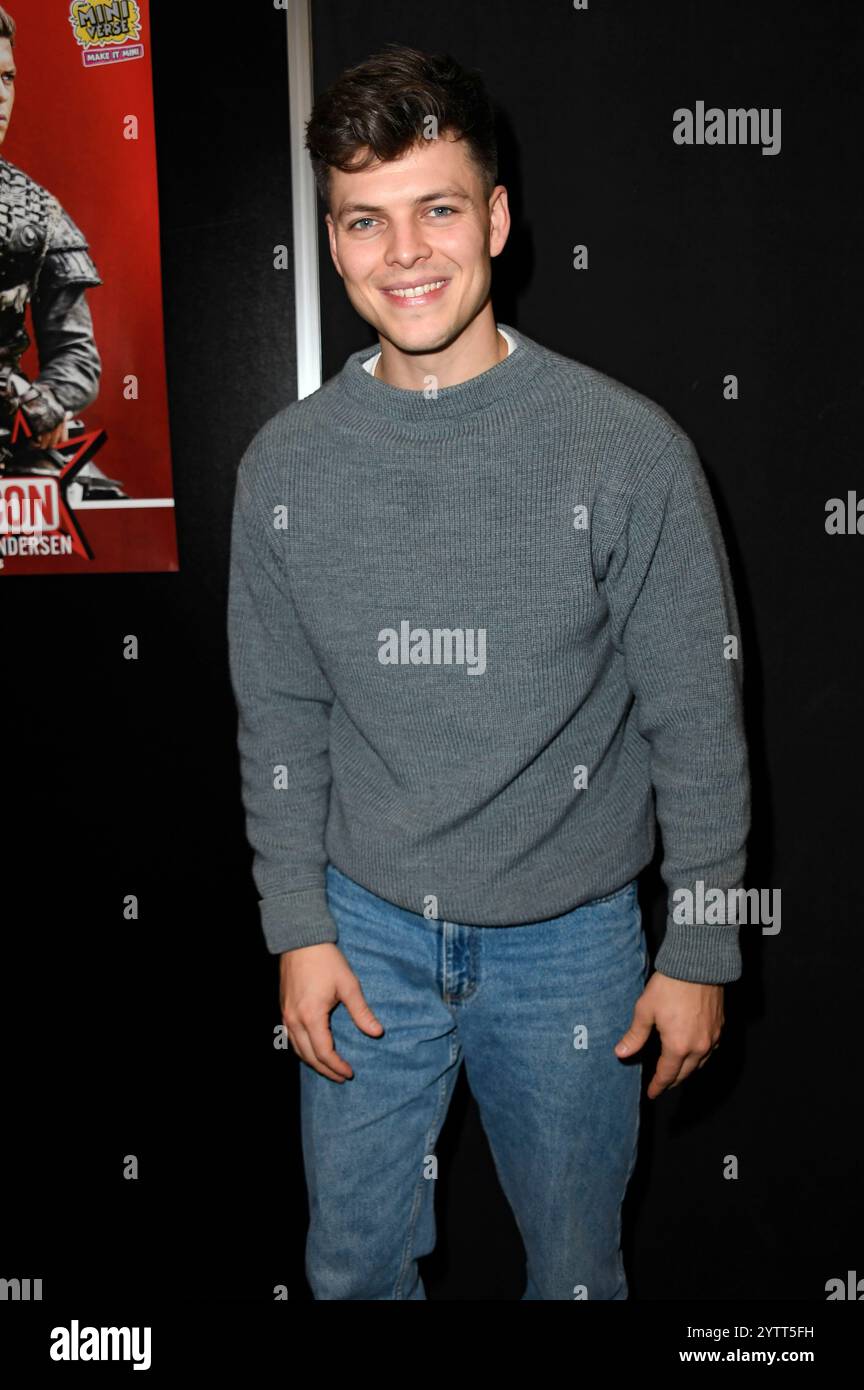 Alex hogh Andersen auf der German film Comic Con Dortmund in der Messehalle. Dortmund, 07.12.2024 Banque D'Images