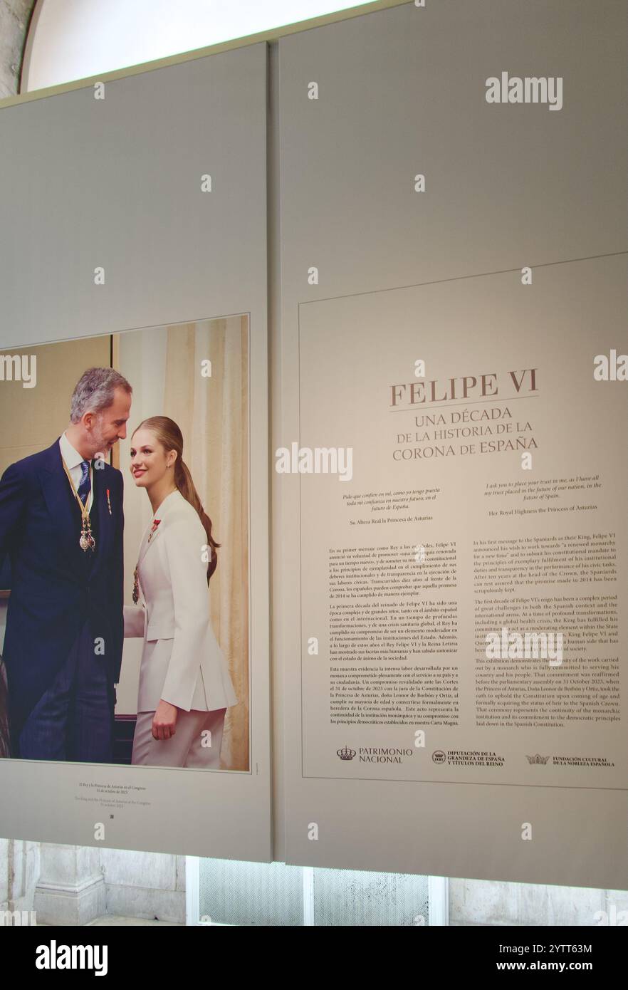 Grand panneau de photos et d'informations sur Léonor Princesse des Asturies héritière du trône et fille du roi Felipe VI d'Espagne Palais Royal Madrid Banque D'Images