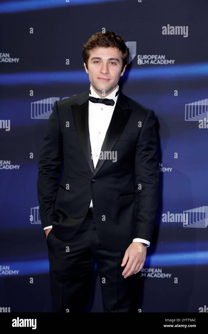 Pol Monen BEI der Verleihung des 37. Europäischen Filmpreises 2024 im Kultur- und Kongresszentrum Luzern. Lucerne, 07.12.2024 *** Pol Monen lors de la présentation 37 des European film Awards 2024 au Lucerne culture and Convention Center Lucerne, 07 12 2024 Foto:xs.xGabschx/xFuturexImagex efa 4222 Banque D'Images