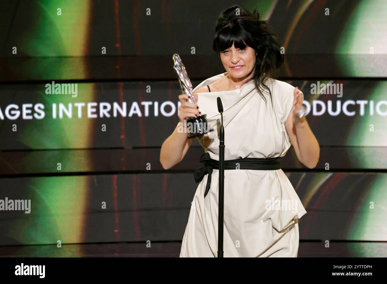 Labina Mitevska BEI der Verleihung des 37. Europäischen Filmpreises 2024 im Kultur- und Kongresszentrum Luzern. Lucerne, 07.12.2024 *** Labina Mitevska lors de la présentation 37 des European film Awards 2024 au Lucerne culture and Convention Center Lucerne, 07 12 2024 Foto:xs.xGabschx/xFuturexImagex efa 4377 Banque D'Images