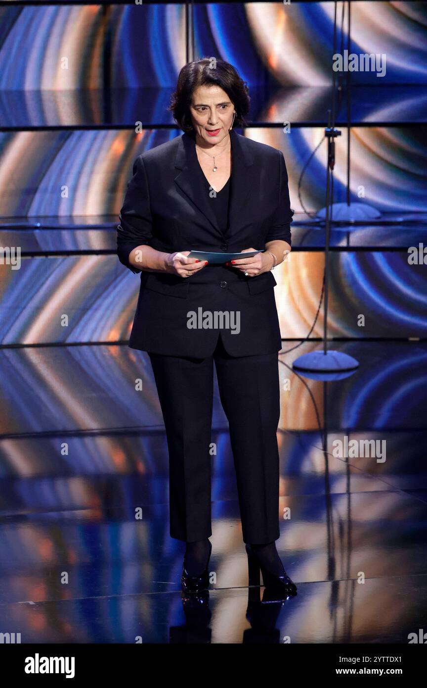 Hiam Abbass BEI der Verleihung des 37. Europäischen Filmpreises 2024 im Kultur- und Kongresszentrum Luzern. Lucerne, 07.12.2024 *** Hiam Abbass lors de la présentation 37 des European film Awards 2024 au Lucerne culture and Convention Center Lucerne, 07 12 2024 Foto:xs.xGabschx/xFuturexImagex efa 4388 Banque D'Images
