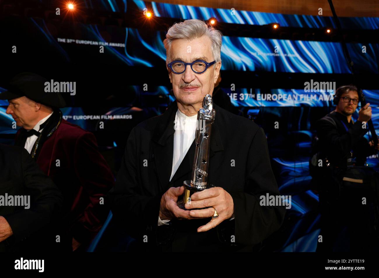 Wim Wenders BEI der Verleihung des 37. Europäischen Filmpreises 2024 im Kultur- und Kongresszentrum Luzern. Lucerne, 07.12.2024 *** Wim Wenders lors de la présentation 37 des European film Awards 2024 au Lucerne culture and Convention Center Lucerne, 07 12 2024 Foto:xs.xGabschx/xFuturexImagex efa 4395 Banque D'Images