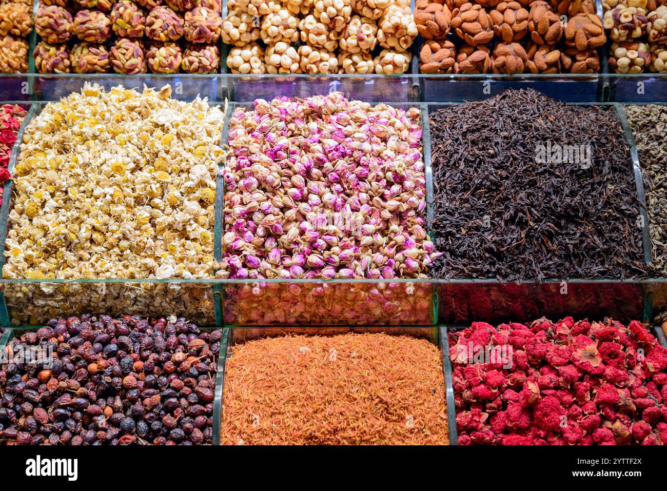 Mélanges de thé et bourgeons de fleurs séchées Banque D'Images
