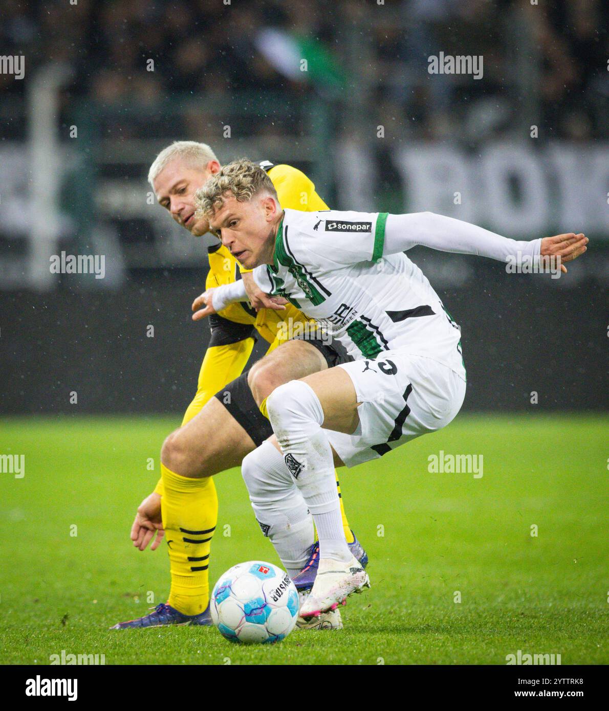 Mönchengladbach, Allemagne. 07 décembre 2024. Robin Hack (BMG) Julian Ryerson (BVB) Borussia Mönchengladbach - Borussia Dortmund 07.12.2024 Copyright ( Banque D'Images