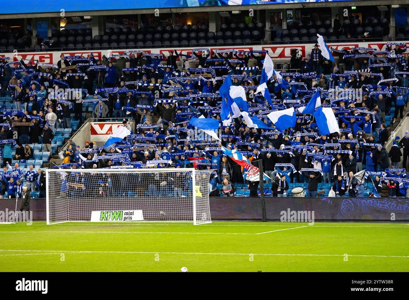 Oslo, Norvège. 07 décembre 2024. Les fans de football de Molde vus sur les tribunes lors de la finale de la Coupe de Norvège 2024, la finale NM Menn, entre Fredrikstad et Molde au stade Ullevaal à Oslo. Crédit : Gonzales photo/Alamy Live News Banque D'Images