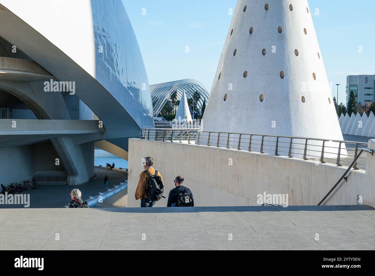 La Cité des Arts et des Sciences (Ciudad de las Artes y las Ciencias) est située dans le lit sec de la rivière Río Turia. Architecture contemporaine moderne Banque D'Images