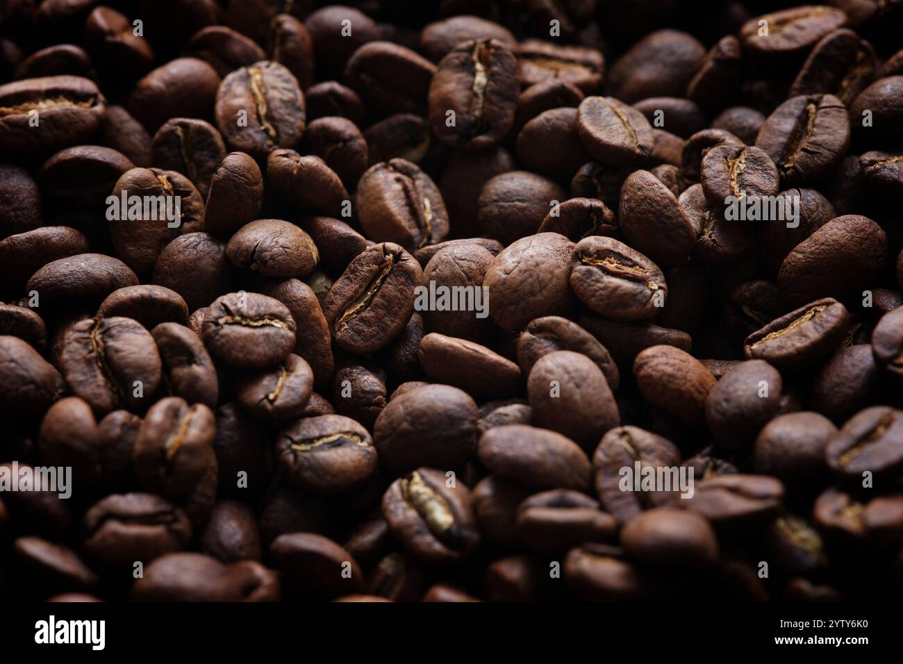 Fond de grains de café. Low Key. Gros plan. Banque D'Images