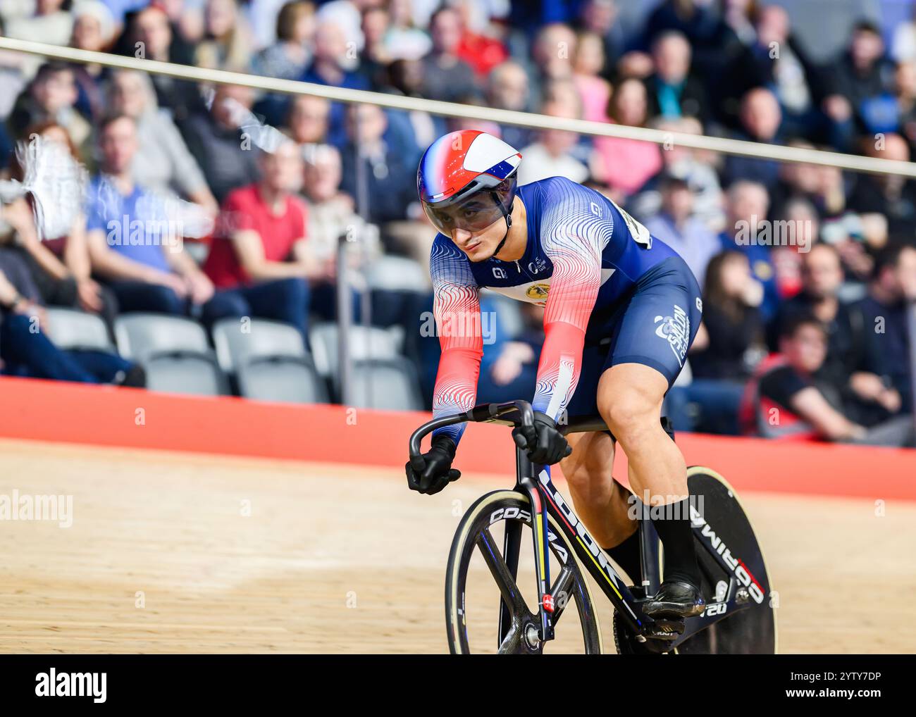 LONDRES, ROYAUME-UNI. 07 Dec 24. Rayan Helal de France en action lors du match d’aujourd’hui de la course de sprint masculine lors de l’UCI Track Champions League 2024 au Lee Valley VeloPark le samedi 07 décembre 2024 à LONDRES, ROYAUME-UNI. Crédit : Taka G Wu/Alamy Live News Banque D'Images