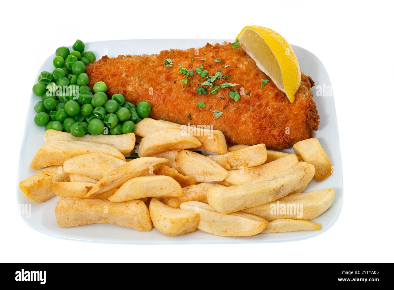 Une portion de poisson et frites avec des petits pois - fond blanc Banque D'Images