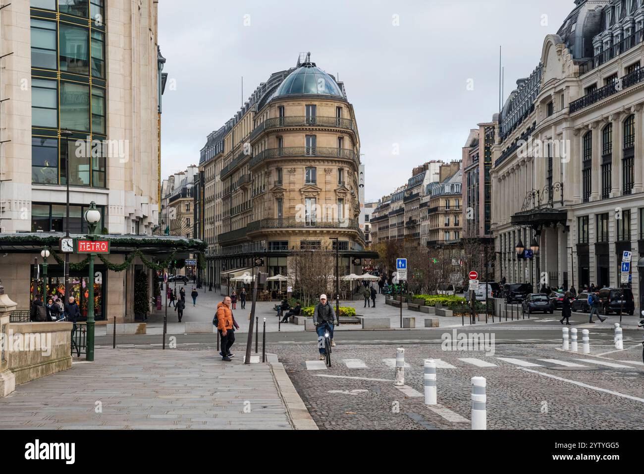 Vue vers Pasticceria Cova, au 1 rue Pont neuf, vue depuis Pont neuf, Paris. Banque D'Images