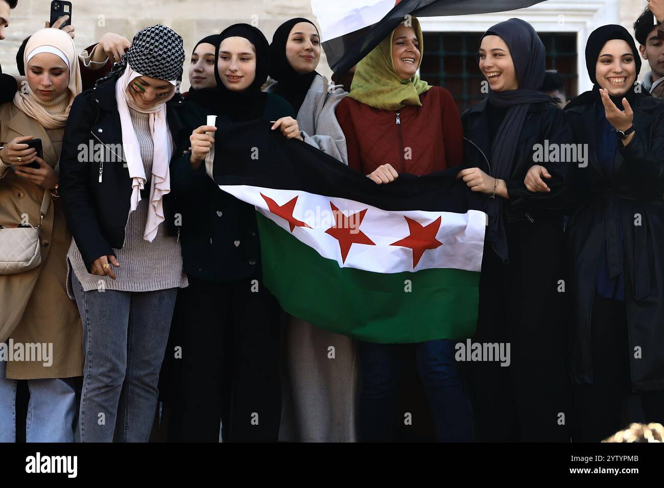 Istanbul, Turquie. 08 décembre 2024. ARD de la Mosquée Fatih à Istanbul, célèbre la chute du régime Assad. (Photo de Shady Alassar/SOPA images/SIPA USA) crédit : SIPA USA/Alamy Live News Banque D'Images