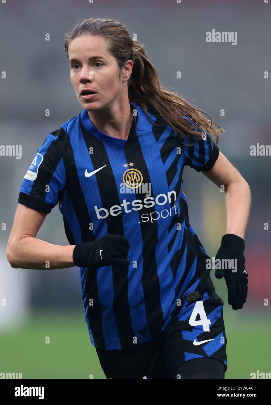 Milan, Italie. 8 décembre 2024. Sofie Junge Pedersen du FC Internazionale lors du match de Serie A Femminile au Stadio Giuseppe Meazza, Milan. Le crédit photo devrait se lire : Jonathan Moscrop/Sportimage crédit : Sportimage Ltd/Alamy Live News Banque D'Images