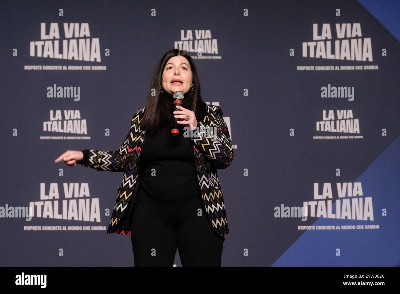 Roma, Italie. 08 décembre 2024. Chiara Colosimo in occasione di &#x2018;Atreju 2024 - la via Italiana", politica e Villaggio di natale di Fratelli d'Italia FDI a Roma Domenica 08 Dicembre 2024 (foto Mauro Scrobogna/LaPresse) Chiara Colosimo à l'occasion de &#x2018;Atreju 2024 - The Italian Way', politique et le village de Noël des Frères d'Italie FDI à Rome le dimanche 08 décembre 2024. (Photo de Mauro Scrobogna/LaPresse) crédit : LaPresse/Alamy Live News Banque D'Images