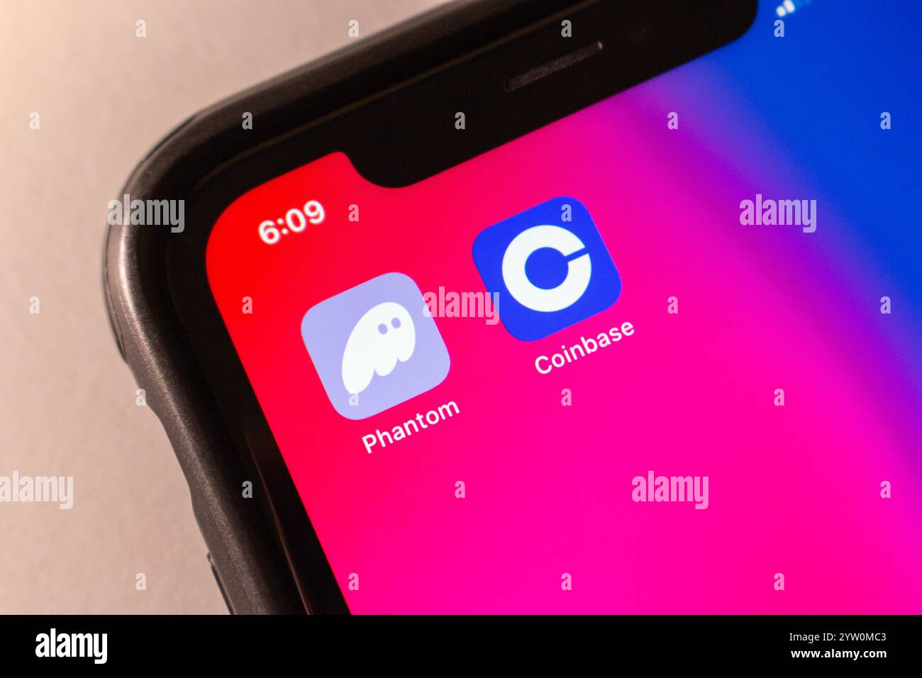 Mexico, MEXIQUE - Nov 28 2024 : L'application Phantom (Phantom Wallet) et les icônes Coinbase sont affichées sur l'écran d'un iPhone. Banque D'Images