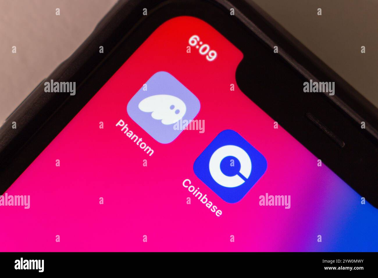 Mexico, MEXIQUE - Nov 28 2024 : L'application Phantom (Phantom Wallet) et les icônes Coinbase sont affichées sur l'écran d'un iPhone. Banque D'Images