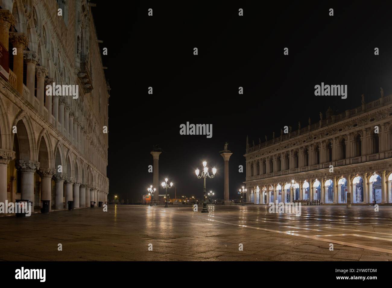 Palazzo Ducale (Palais des Doges) au crépuscule - Venise, Venezia, Italie, Europe Banque D'Images